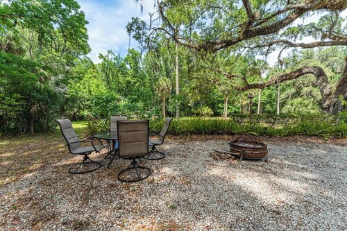 The Chaz Hotel: Historic Springs Lodge (Sleeps 18)