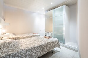 Spa - Vacation Apartment 'By The Sea in Los Cristianos' with Wi-Fi and Air Conditioning (Los Cristianos)