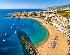 Beach - Vacation Apartment 'By The Sea in Los Cristianos' with Wi-Fi and Air Conditioning (Los Cristianos)