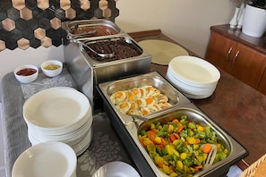 A buffet setup with various food items and serving dishes. - Studio for 2 people, Rewal (Rewal)