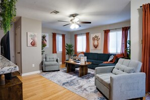 Unclassified image, 5 of 36, button - Capital City Cozy Cottage (Tallahassee)
