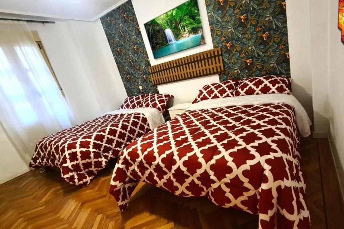Deluxe kamer, 1 twee- of 2 eenpersoonsbedden, uitzicht op stad | Gratis wifi