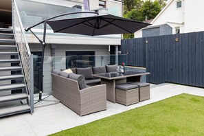 Outdoor dining - Monkstone View - Direct Beach Access (Saundersfoot)