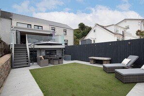 Outdoor dining - Monkstone View - Direct Beach Access (Saundersfoot)