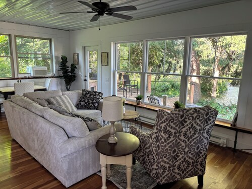 River House - Peaceful River Retreat, King Bed, 2 Miles from Colgate
