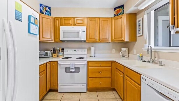 Private kitchen - ⛱️Gulf Winds East #50~Gulf Views~Community Pool~2 Balconies☀️ (Miramar Beach)