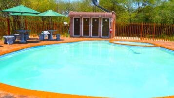Chambre Double Deluxe, vue cour intérieure | Piscine