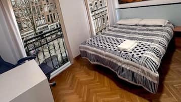 Espacio para trabajar con laptop y wifi gratis