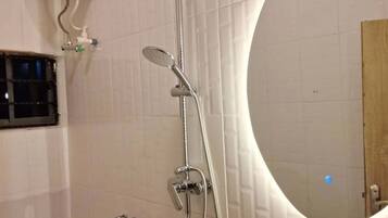 Deluxe Apartment, Balcony, City View | Bathroom | Free toiletries, hair dryer, towels, soap