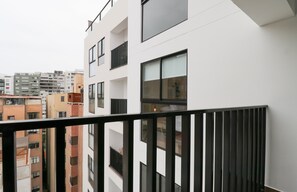 A modern apartment building with multiple balconies and large windows. - w* | Prime 2BR w/ Balcony in Miraflores (Miraflores)