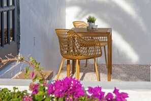 Outdoor dining - Grand View: The Room with a Spectacular View (Willemstad)