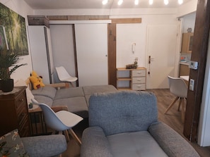 TV, DVD player, stereo - An der Kuhgasse Apartment with Shared Garden and Wi-Fi (Wernigerode)