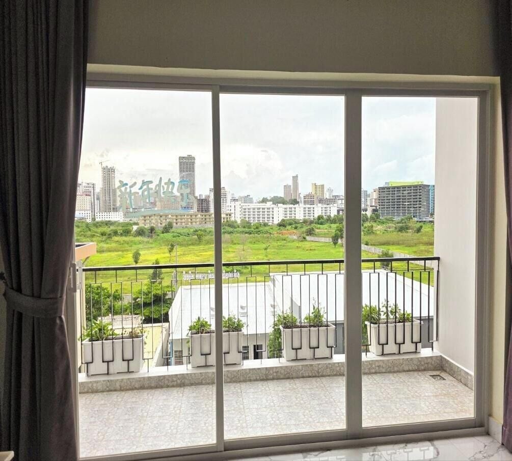Family Suite, Balcony, Pool View | Interior