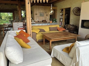 Outdoor dining - Vrbo Property (Le thou)