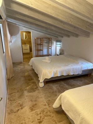 WiFi, bed sheets - Mas Pepette Gîte for 24 with Pool, Hot Tub, River Access (Vers-Pont-du-Gard)