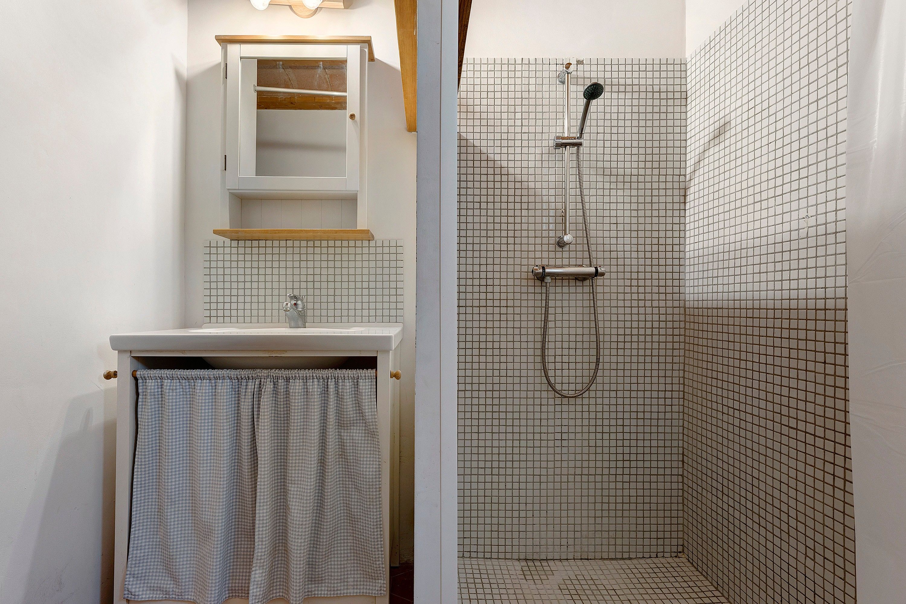 Douche, serviettes fournies