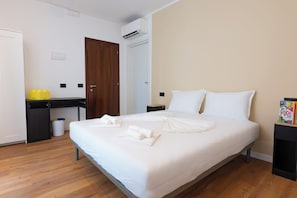 Quartos à prova de som, ferros/tábuas de passar roupa, Wi-Fi de cortesia