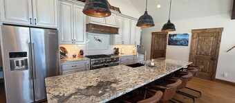 Finely-Appointed Home on 5 acres  with Hot Tub