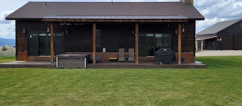 Finely-Appointed Home on 5 acres with Hot Tub