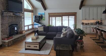 Finely-Appointed Home on 5 acres with Hot Tub