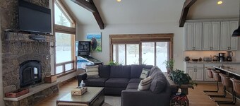 Finely-Appointed Home on 5 acres with Hot Tub
