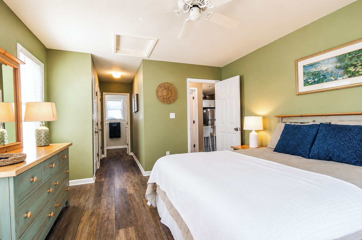 4 bedrooms, iron/ironing board, WiFi (free), bed sheets