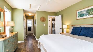 4 bedrooms, iron/ironing board, WiFi (free), bed sheets