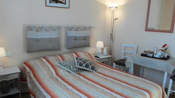 WiFi, bed sheets