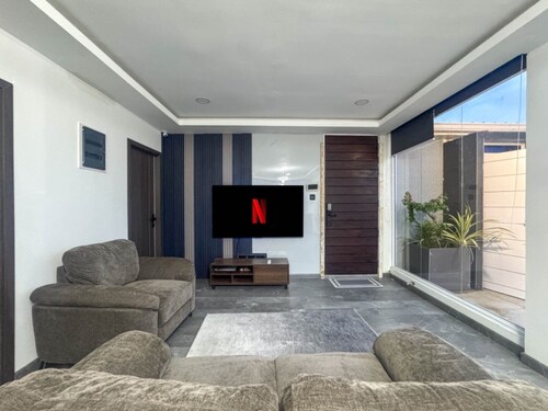 2 bedroom apartment in Maldives, capital city, with terrace , BBQ