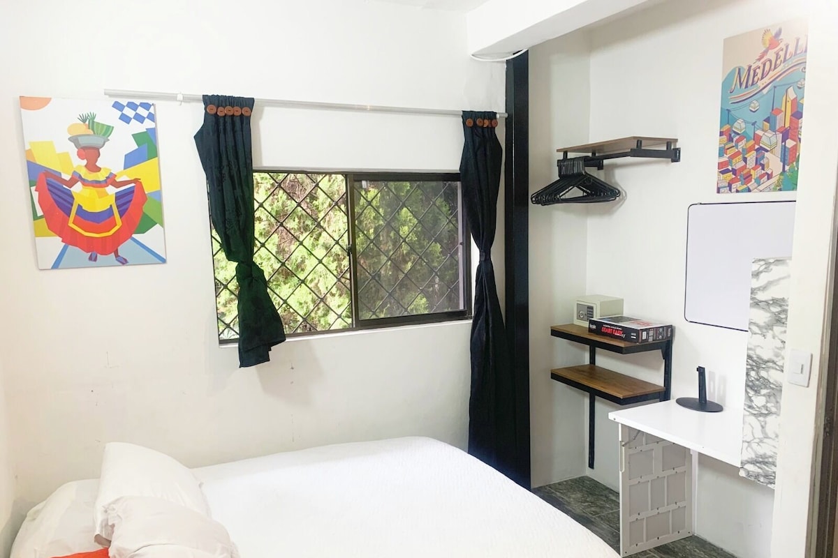 Desk, laptop workspace, WiFi (free)