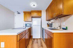 Căn hộ (1 Bedroom) | Bếp riêng | Dụng cụ pha cà phê/trà, tủ lạnh, lò vi sóng, lò nướng 