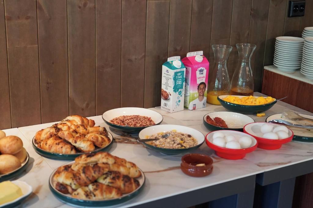 A breakfast buffet with various food items and beverages.
