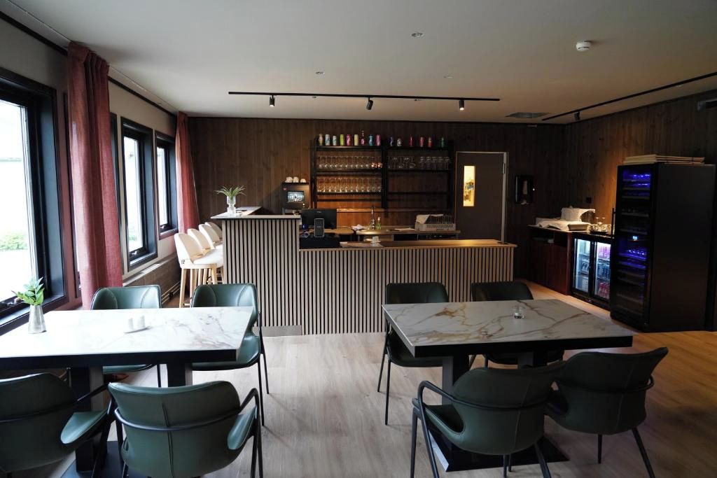 Basic Double Room, Mountain View | Dining