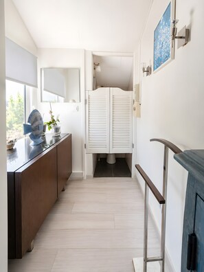 A modern bathroom with a white vanity, a blue fish-shaped fan, and a large mirror. - Apartment 'Cannes Three Bedrooms' with Balcony, Wi-Fi and Air Conditioning (Cannes)