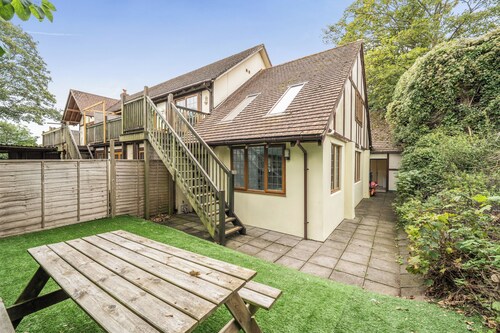 2-bed - Sleeps 4 - Parking & Ev Charging