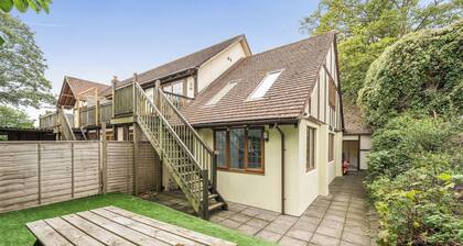 2-bed - Sleeps 4 - Parking & Ev Charging