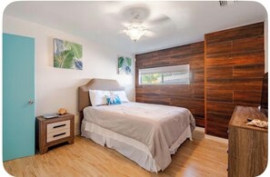 2 bedrooms, iron/ironing board, free WiFi, bed sheets - Pirate’s Cove Family Retreat – King Bed, Pool, Gated, Near Beach & Atlantis (Nassau)