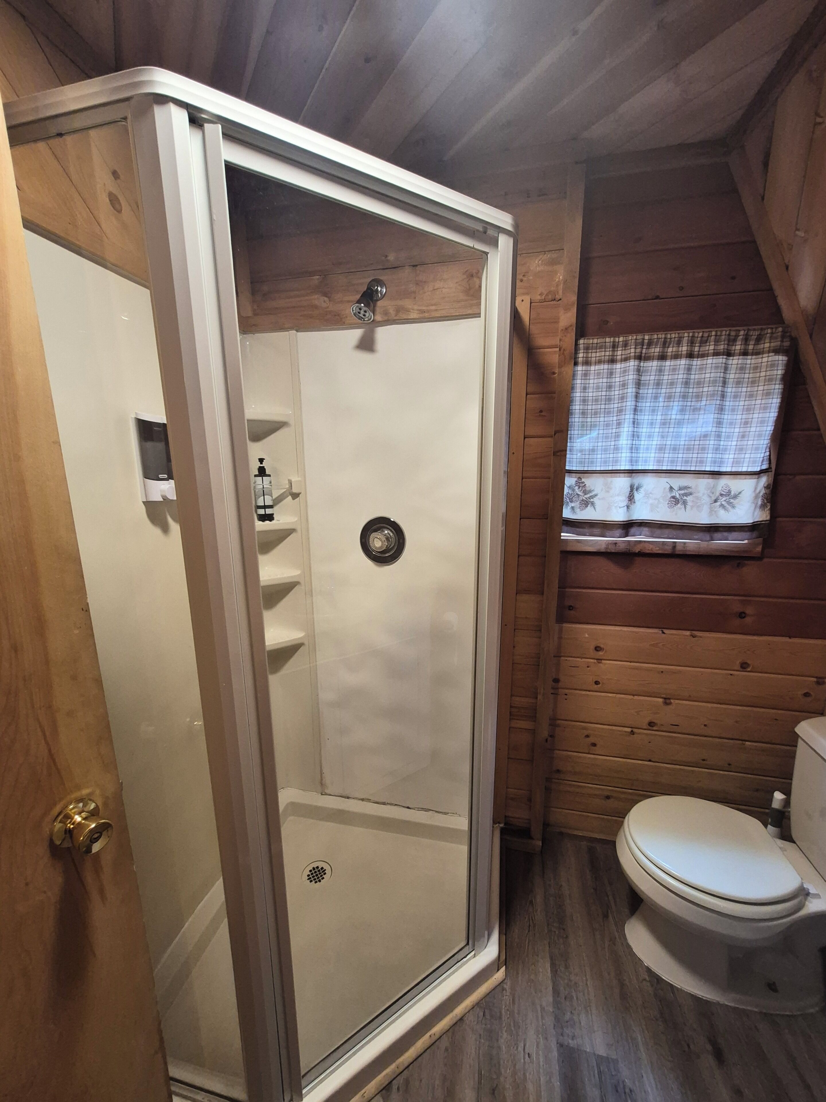 Classic Cabin | Bathroom