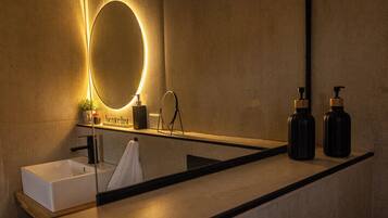 Deluxe Apartment, Mountain View | Bathroom