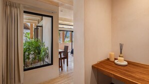 A modern interior with a wooden bench, a mirror, and a small plant arrangement. - Villa Romeo | Jungle & Caribbean • Rooftop Pool (Tulum)
