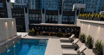 1-bedroom with private bathroom in a townhome with a Rooftop Pool in Hoboken