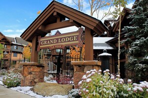 Property grounds - Last minute fall deal on beautiful 1 bedroom large  condo Oct. 3-6! (Breckenridge)