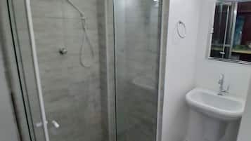 Deluxe Apartment, Balcony, Beach View | Bathroom