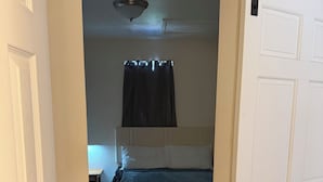1 bedroom, desk, WiFi (free), bed sheets