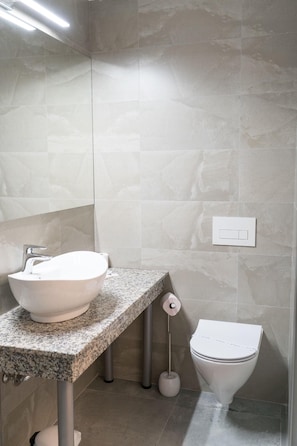 Comfort Apartment, Non Smoking, City View | Bathroom - Korona Guesthouse (Miercurea Ciuc)