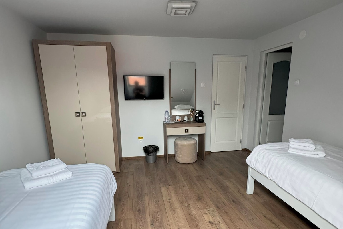 Ropa de cama de alta calidad, colchones Select Comfort y minibar 