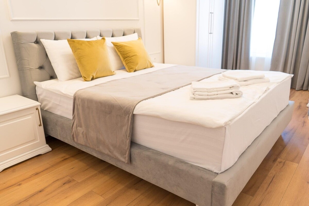 Comfort Double Room, Non Smoking, City View | Premium bedding, Select Comfort beds, minibar, in-room safe
