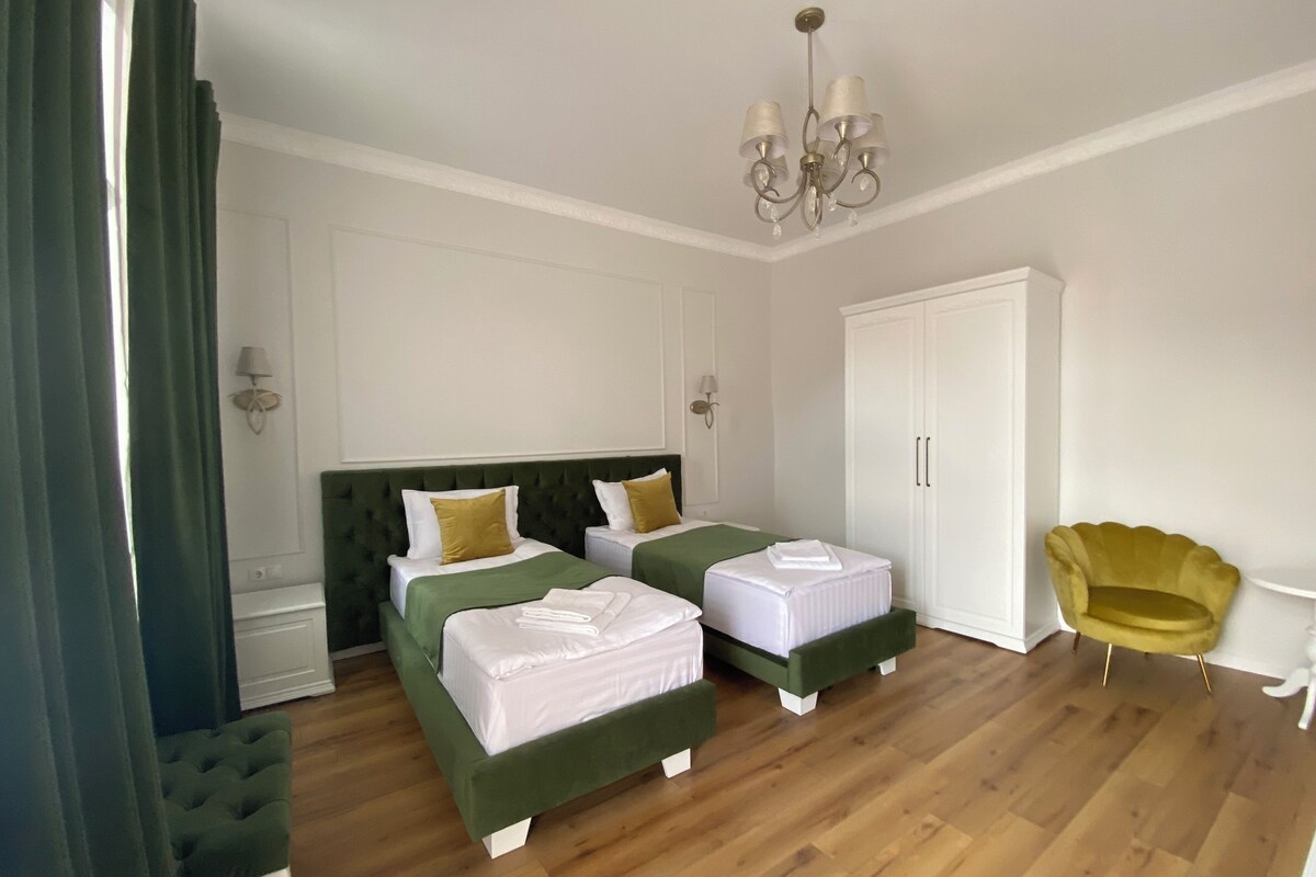 Comfort Twin Room, Non Smoking, Courtyard View | Premium bedding, Select Comfort beds, minibar, in-room safe