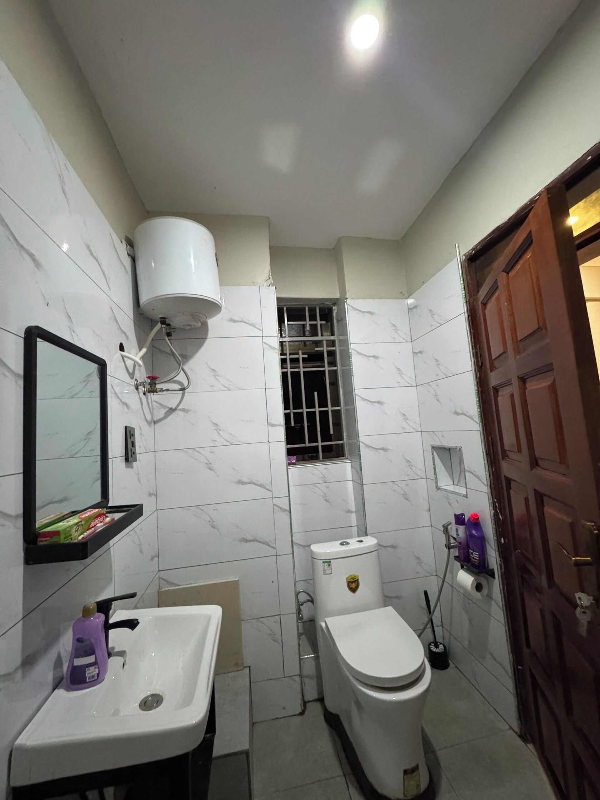 Apartemen Ekonomi, pemandangan kota | Kamar mandi