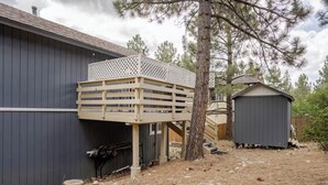 Property grounds - Pet-friendly Big Bear cabin with Mountain Views (Big Bear)